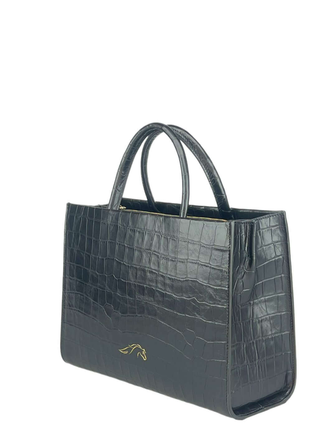 Geantă Ava M Croco Balck SS24 Materiale Exterior : Piele de vițel Interior : Căptușeală din material textil Mâner și Curea Mâner : Fix , din piele Curea : Lungă de umăr reglabilă și detașabilă Compartimentare Compartiment unic Compartiment central cu ferm