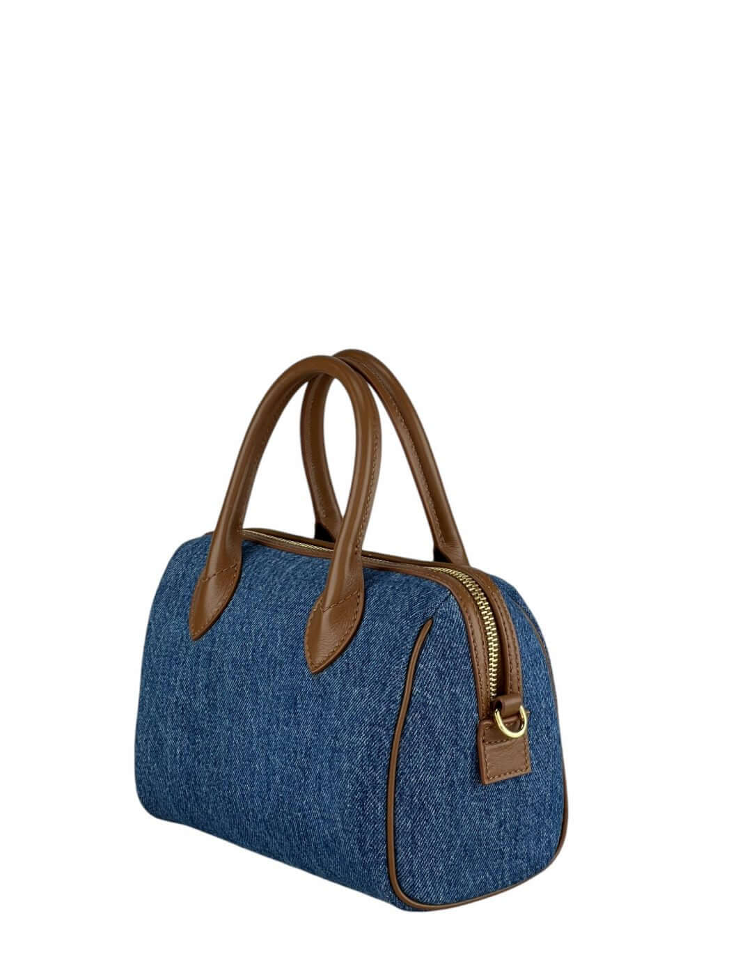 Geantă Thea Denim SS24 Material exteriorPiele de vițel nappa/denim Material interiorCăptușeală din material textil Manerdin piele /Tracolla reglabilă și detașabilă (3 cm), cu lungimea între 100-110 cm. CompartimentCompartiment unic, cu un buzunar intern.