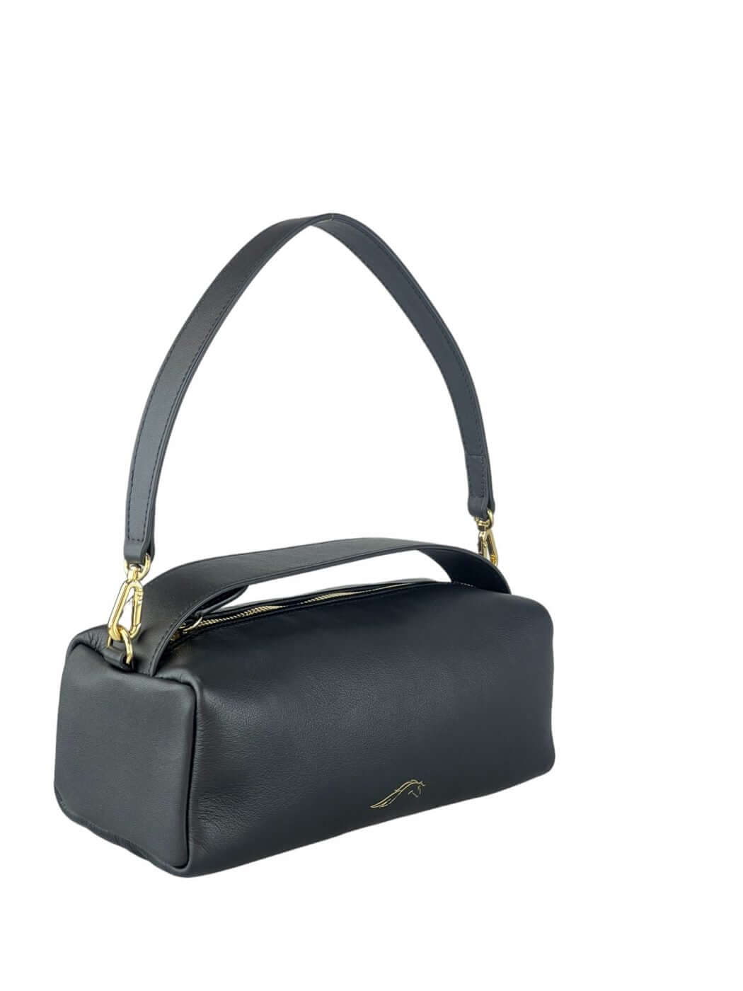 Geantă Luna M Black SS24 Material exteriorPiele de vițel Material interiorCăptușeală din material textil ManerManer nereglabil/tracollă scurtă detașabilă (46 cm). CompartimentCompartiment unic, cu un buzunar intern. Închiderea este realizată cu fermoar. A