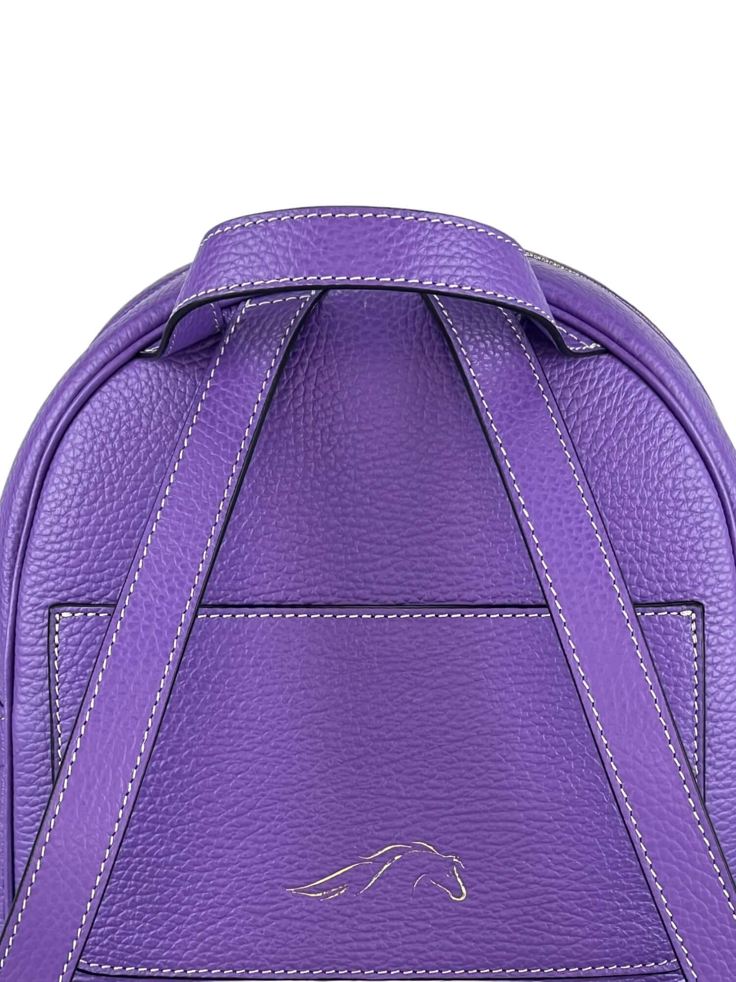 Rucsac Cris S Purple FW24 Material exteriorPiele de vițel Material interiorCăptușeală din material textil. ManerDin piele de vițel, nereglabil/curele reglabile în lungime de la 50-70 cm. CompartimentCompartiment unic, cu două buzunare interne din piele și