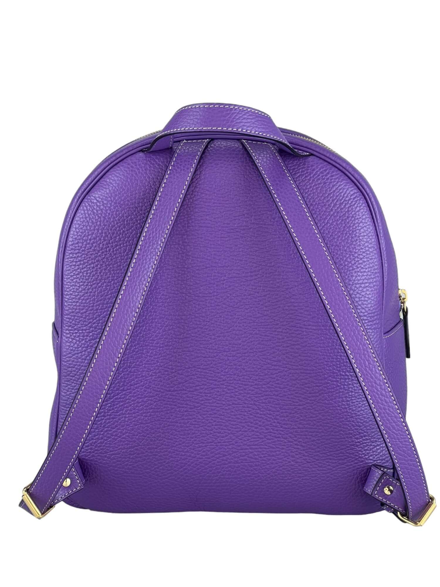 Rucsac Cris M Purple FW24 Material exteriorPiele de vițel Material interiorCăptușeală din material textil. ManerDin piele de vițel, nereglabil/manere reglabile în lungime de la 50-70 cm. CompartimentCompartiment unic, cu două buzunare interne din piele. Î