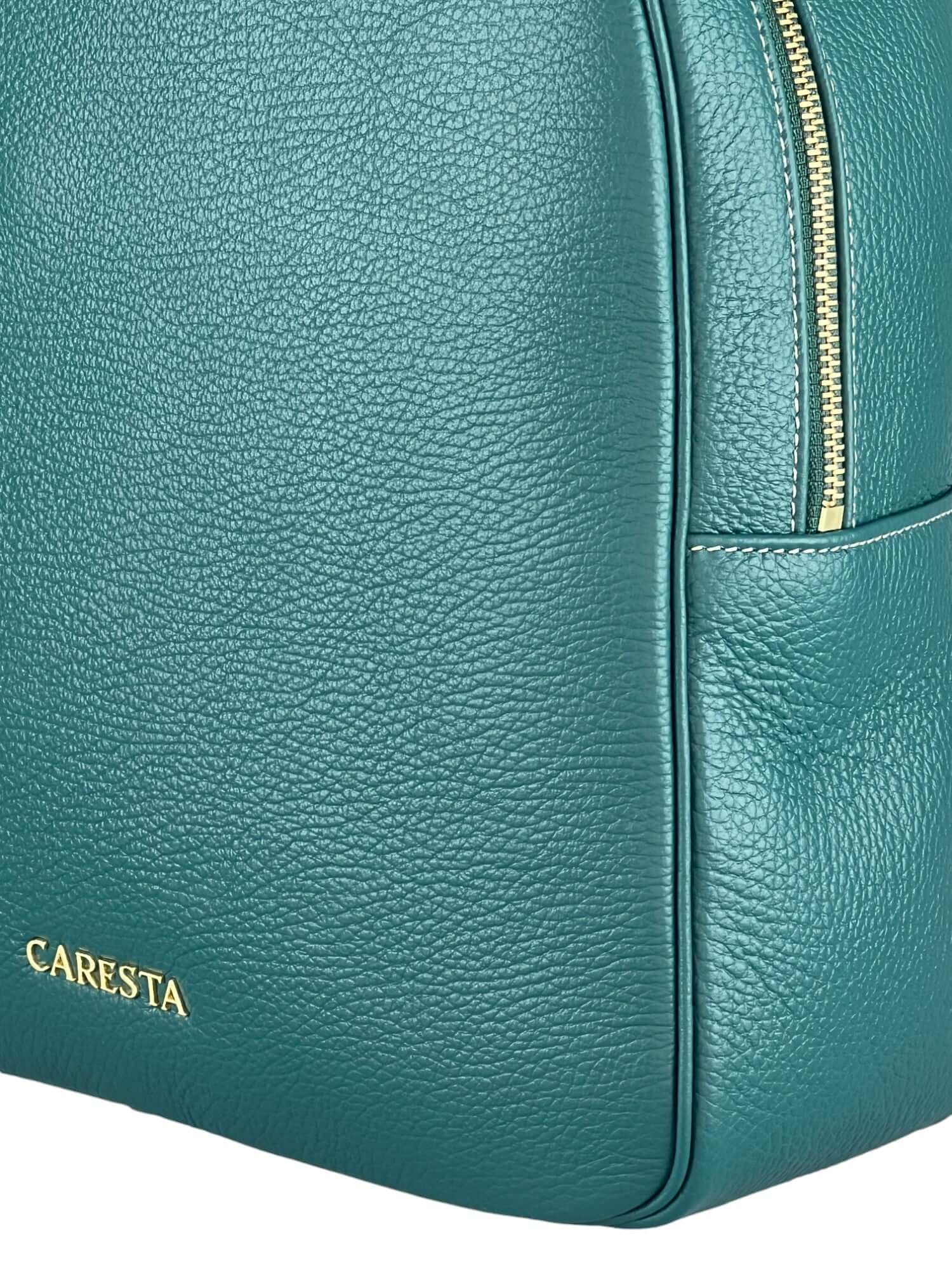 Rucsac Cris M Green FW24 Material exteriorPiele de vițel Material interiorCăptușeală din material textil. ManerDin piele de vițel, nereglabil/manere reglabile în lungime de la 50-70 cm. CompartimentCompartiment unic, cu două buzunare interne din piele. În